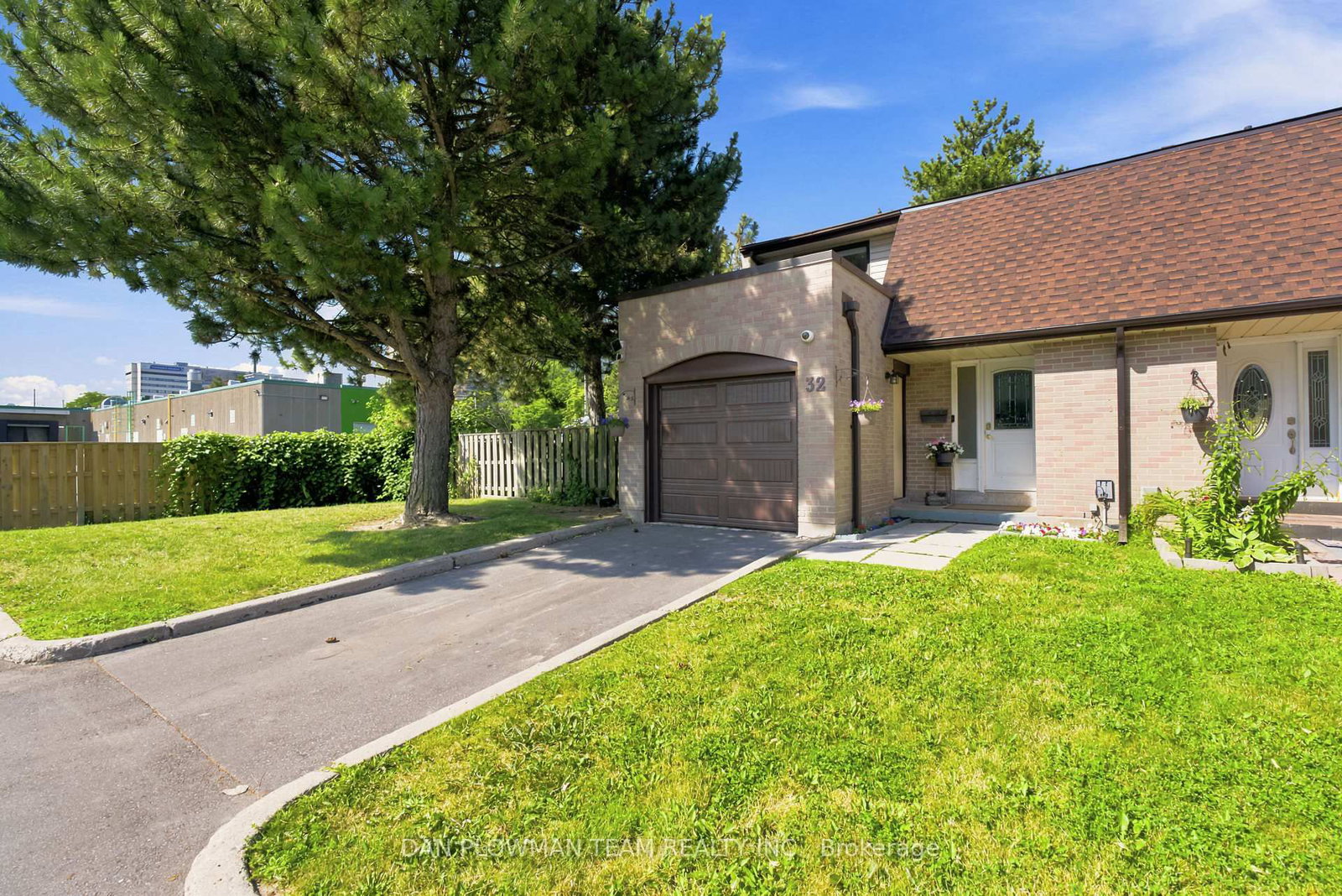 11 Livonia Place • #32 • Toronto, ON photo 2