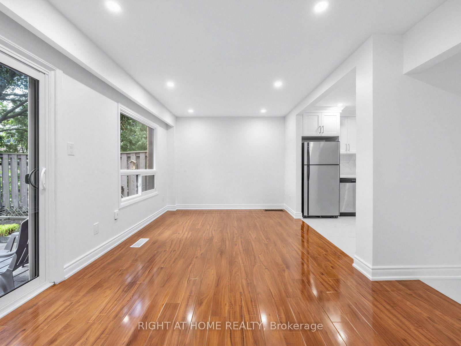 336 Sprucewood Court • Toronto, ON photo 10