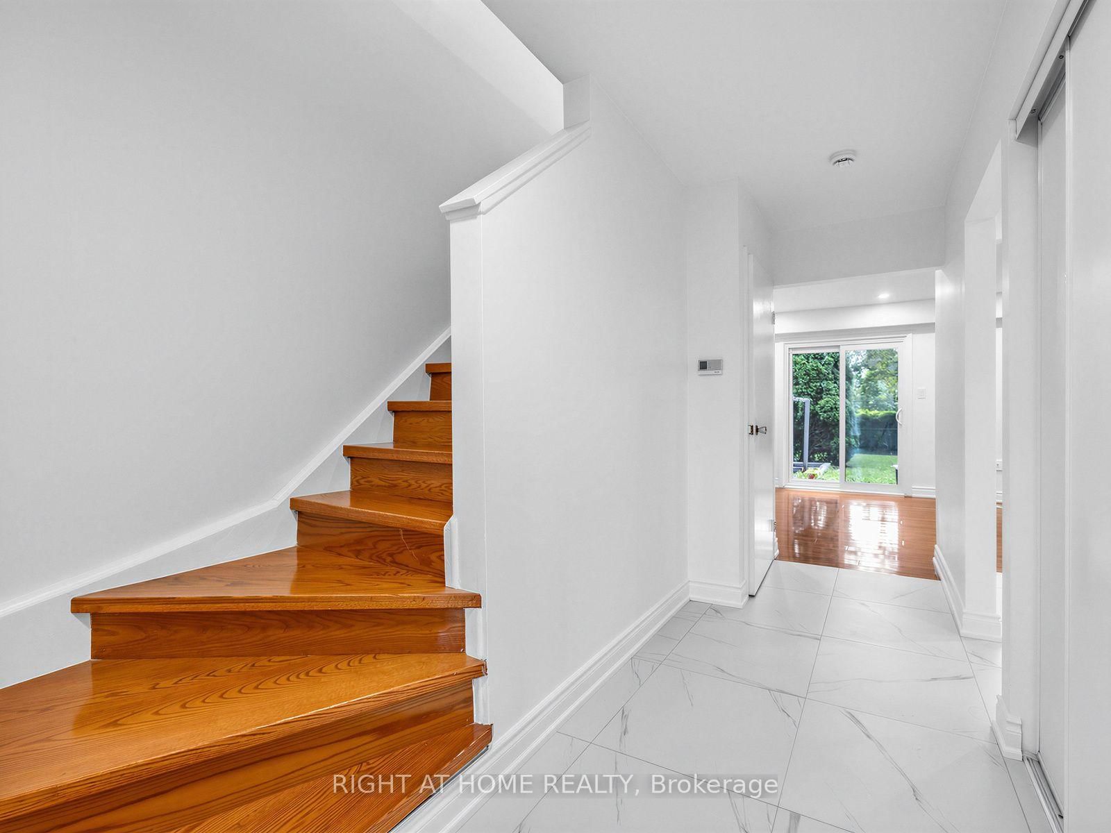 336 Sprucewood Court • Toronto, ON photo 12