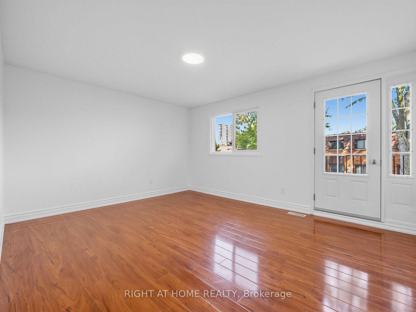 336 Sprucewood Court • Toronto, ON photo 16
