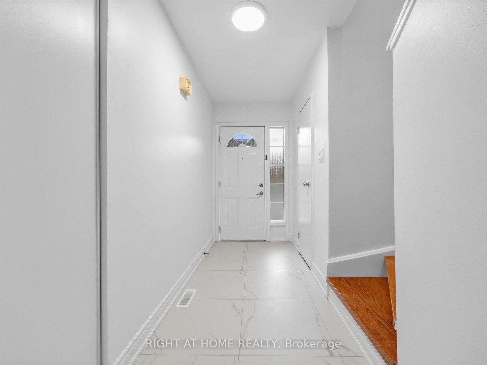 336 Sprucewood Court • Toronto, ON photo 3
