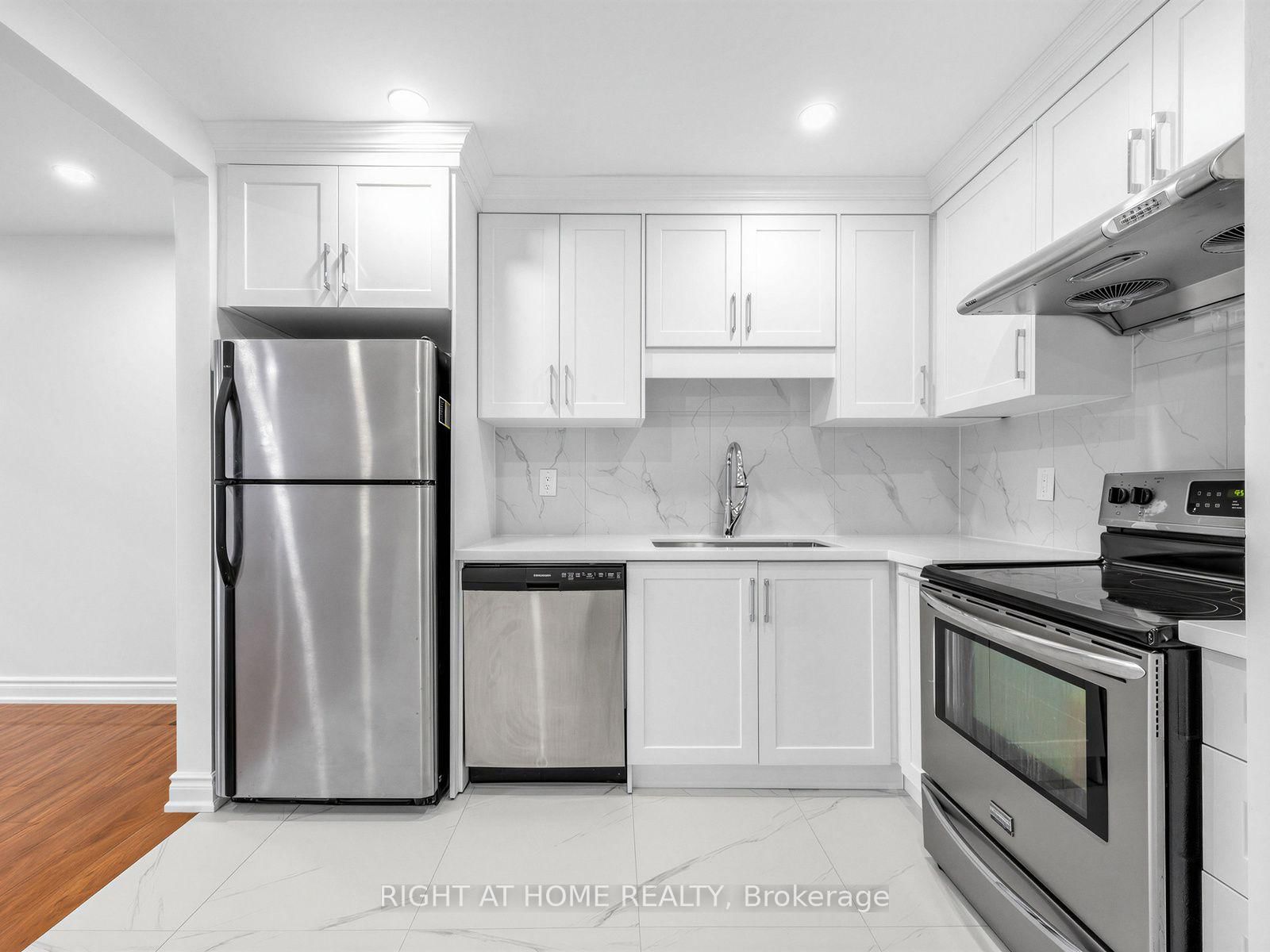 336 Sprucewood Court • Toronto, ON photo 4