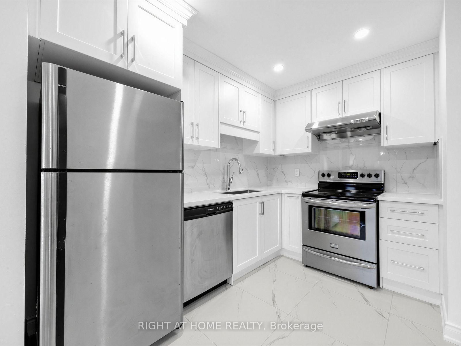 336 Sprucewood Court • Toronto, ON photo 5
