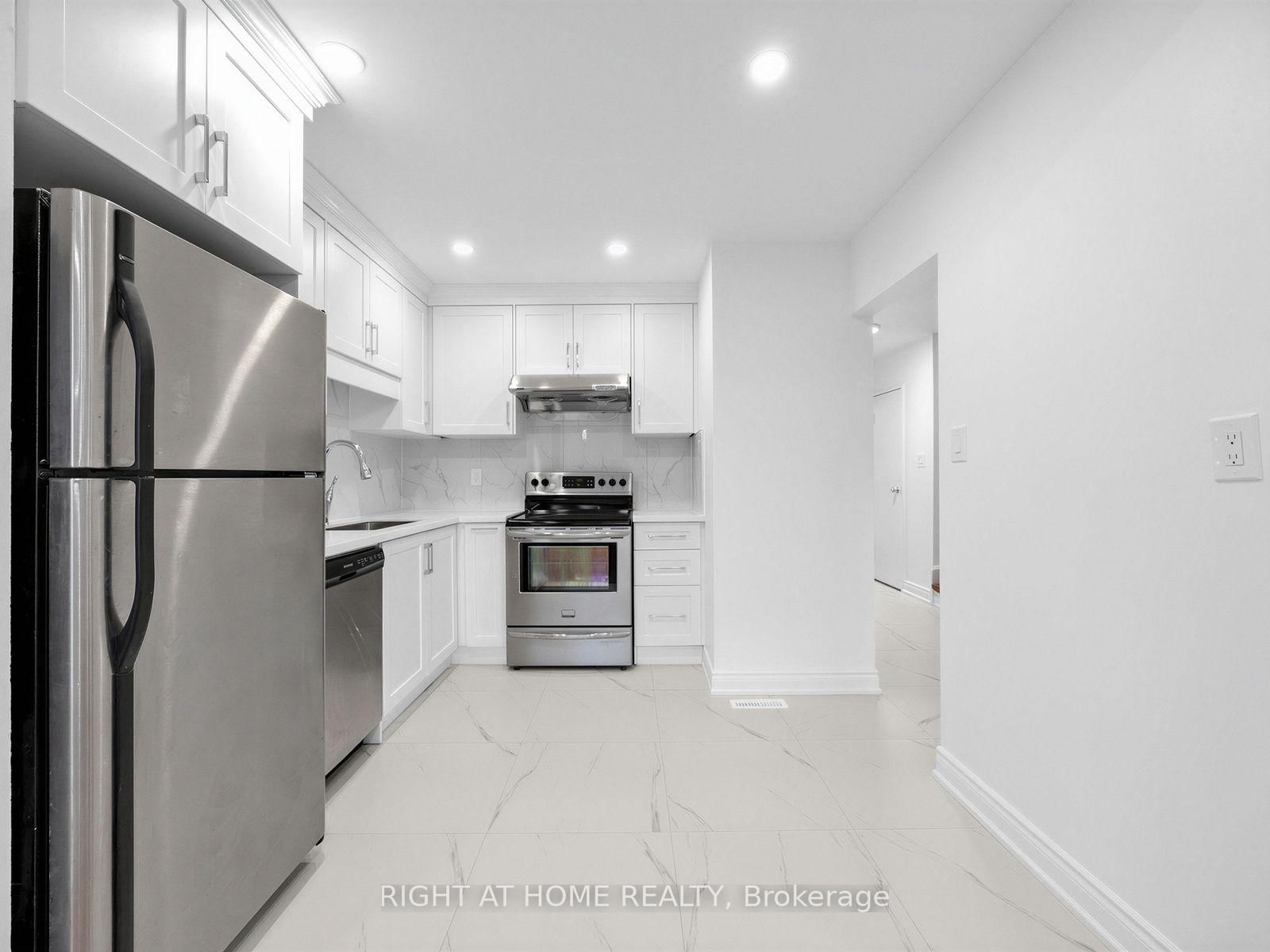 336 Sprucewood Court • Toronto, ON photo 6
