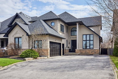 475 Poplar Avenue • Ajax, ON photo 2