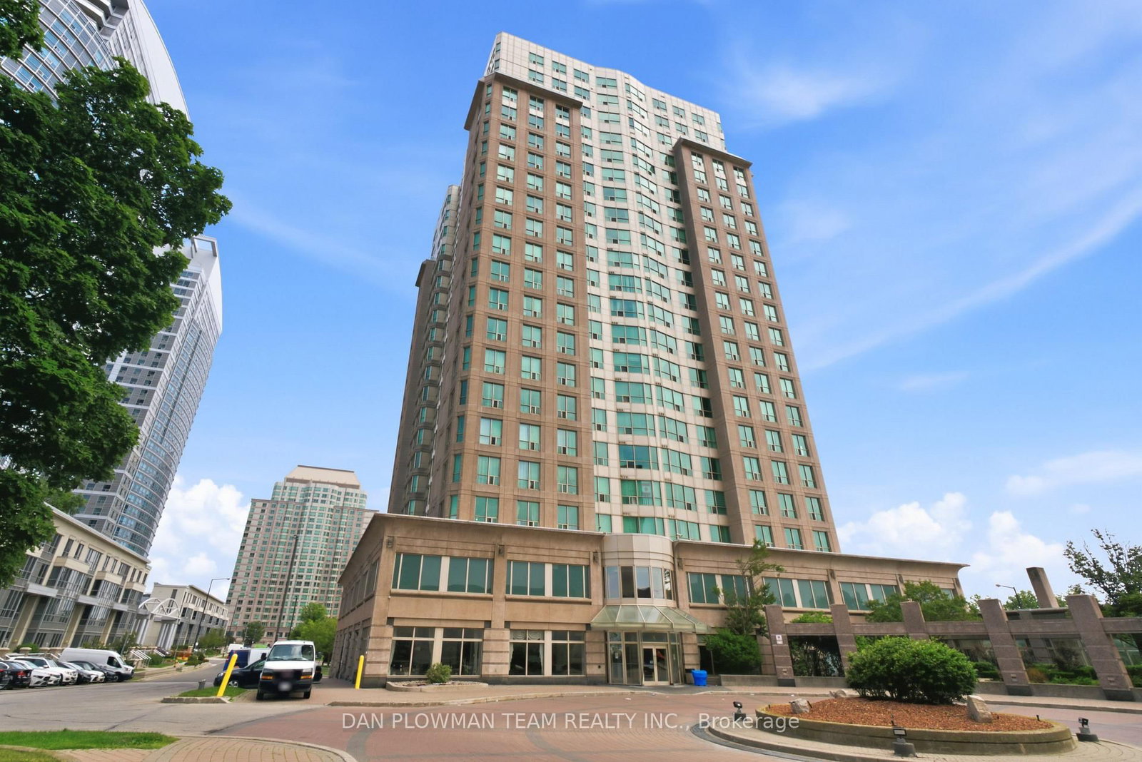 8 Lee Centre Drive • #913 • Toronto, ON photo 2