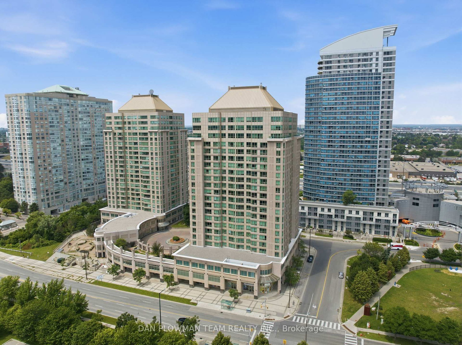 8 Lee Centre Drive • #913 • Toronto, ON photo 3