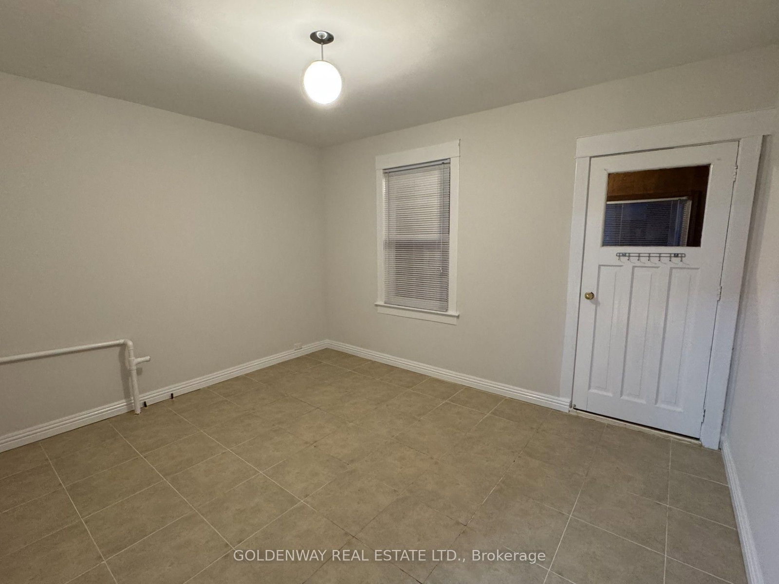 327 Springdale Boulevard • Toronto, ON photo 10