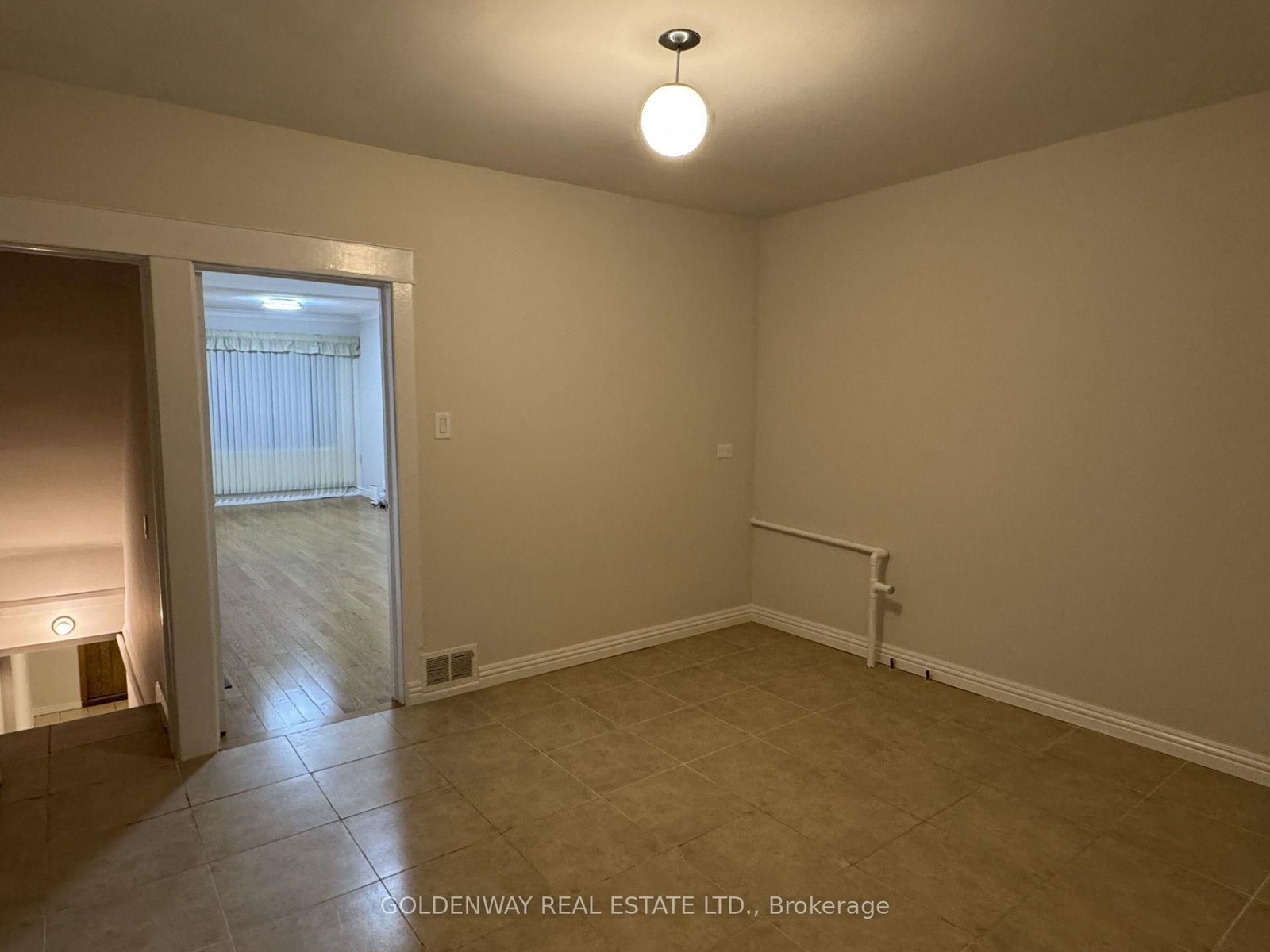 327 Springdale Boulevard • Toronto, ON photo 11