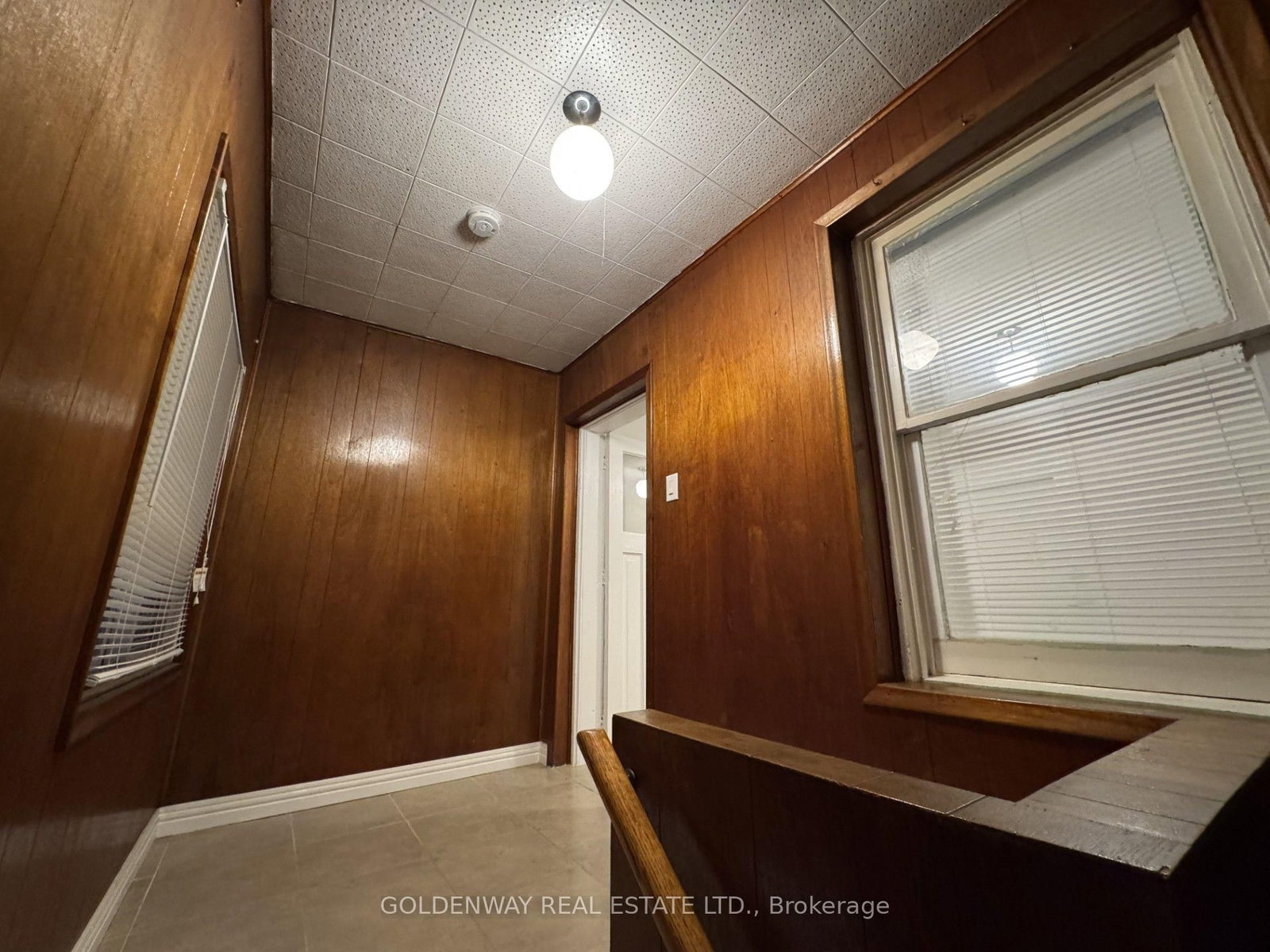 327 Springdale Boulevard • Toronto, ON photo 13