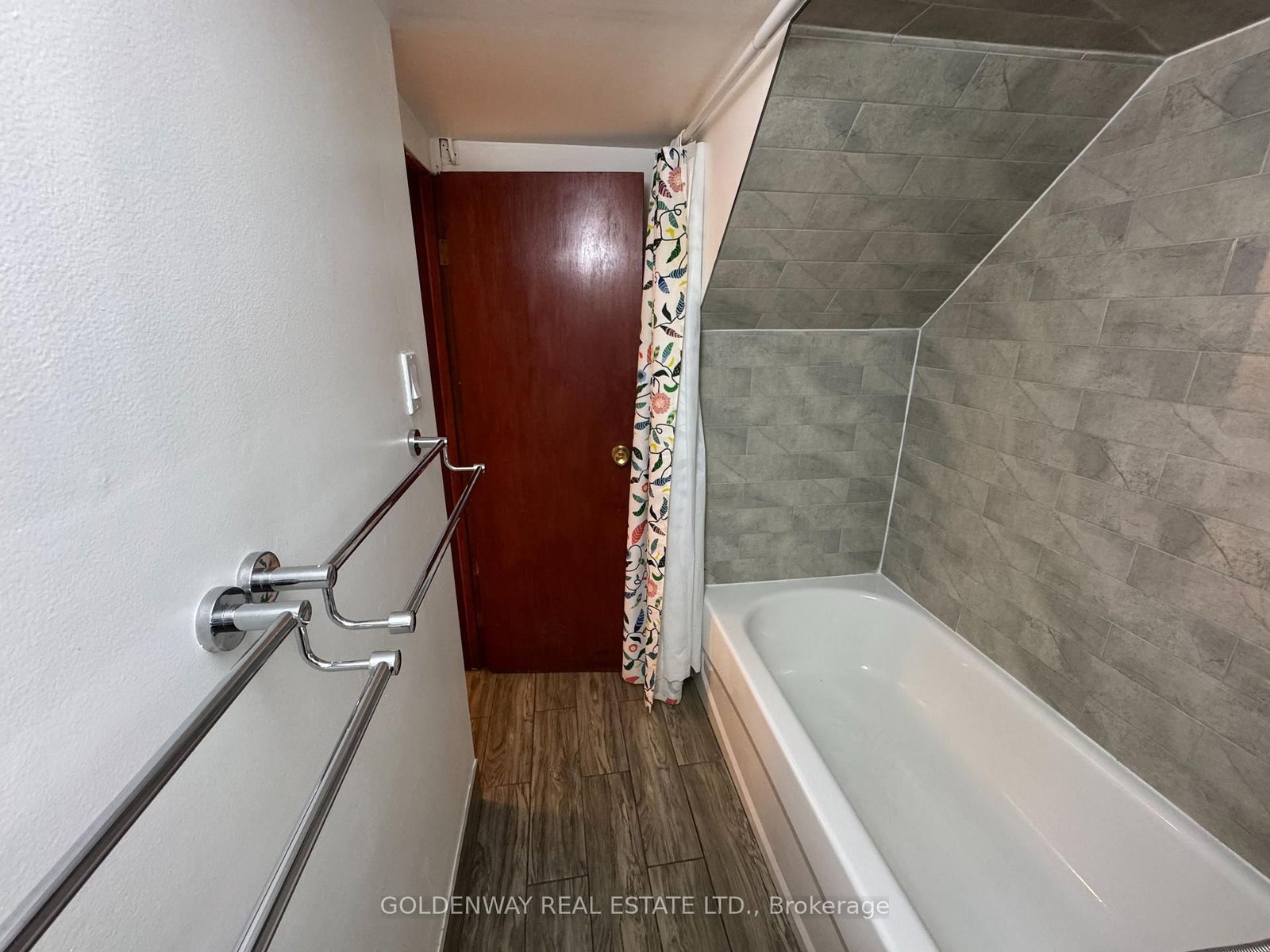 327 Springdale Boulevard • Toronto, ON photo 25