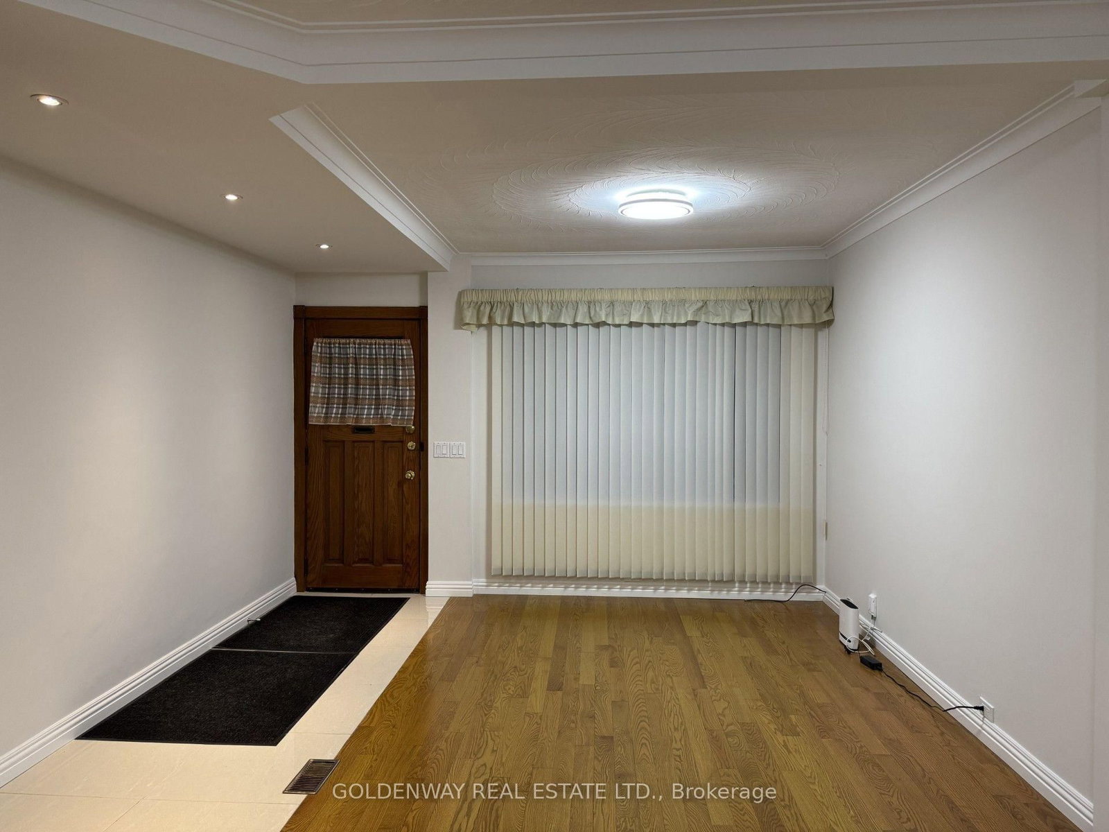 327 Springdale Boulevard • Toronto, ON photo 3