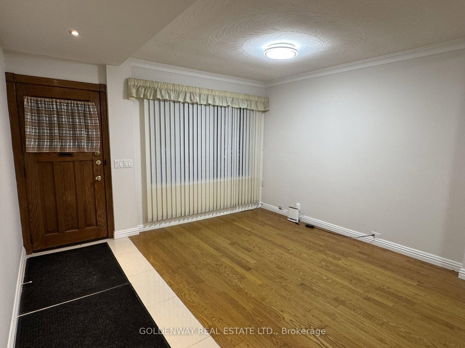 327 Springdale Boulevard • Toronto, ON photo 4