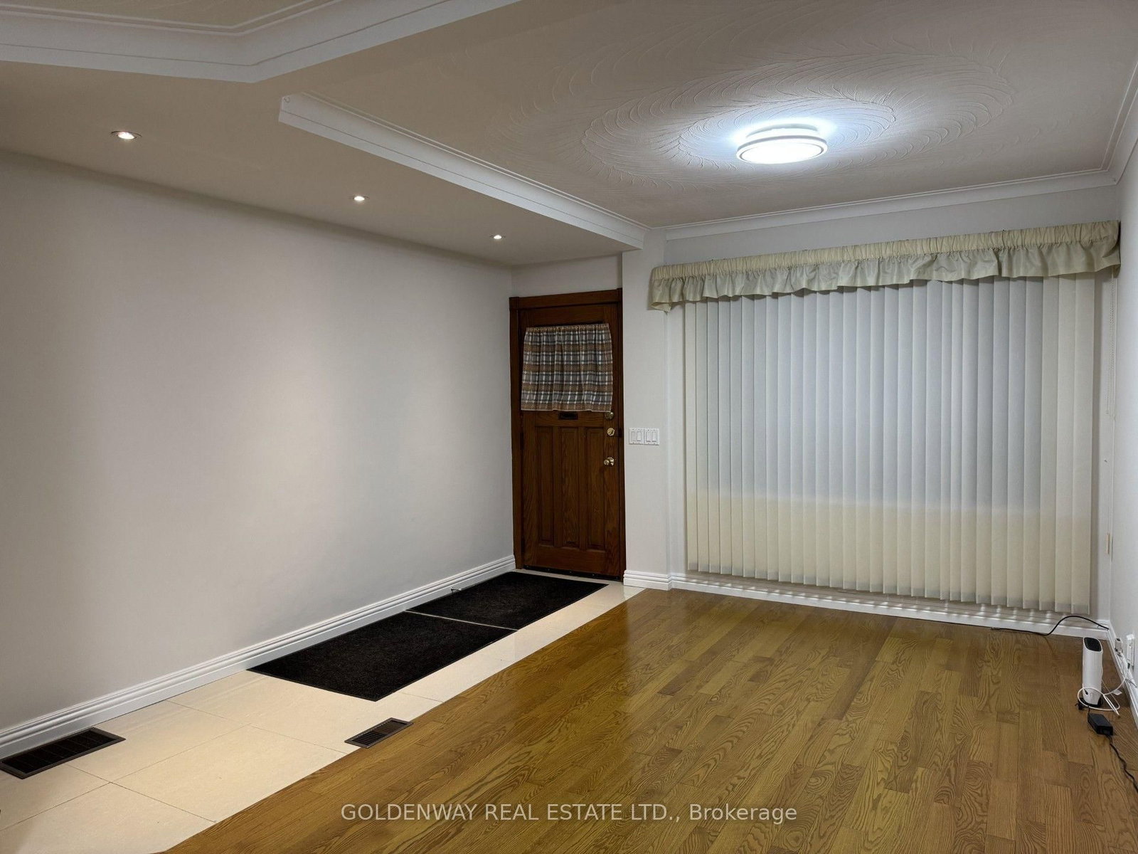 327 Springdale Boulevard • Toronto, ON photo 5