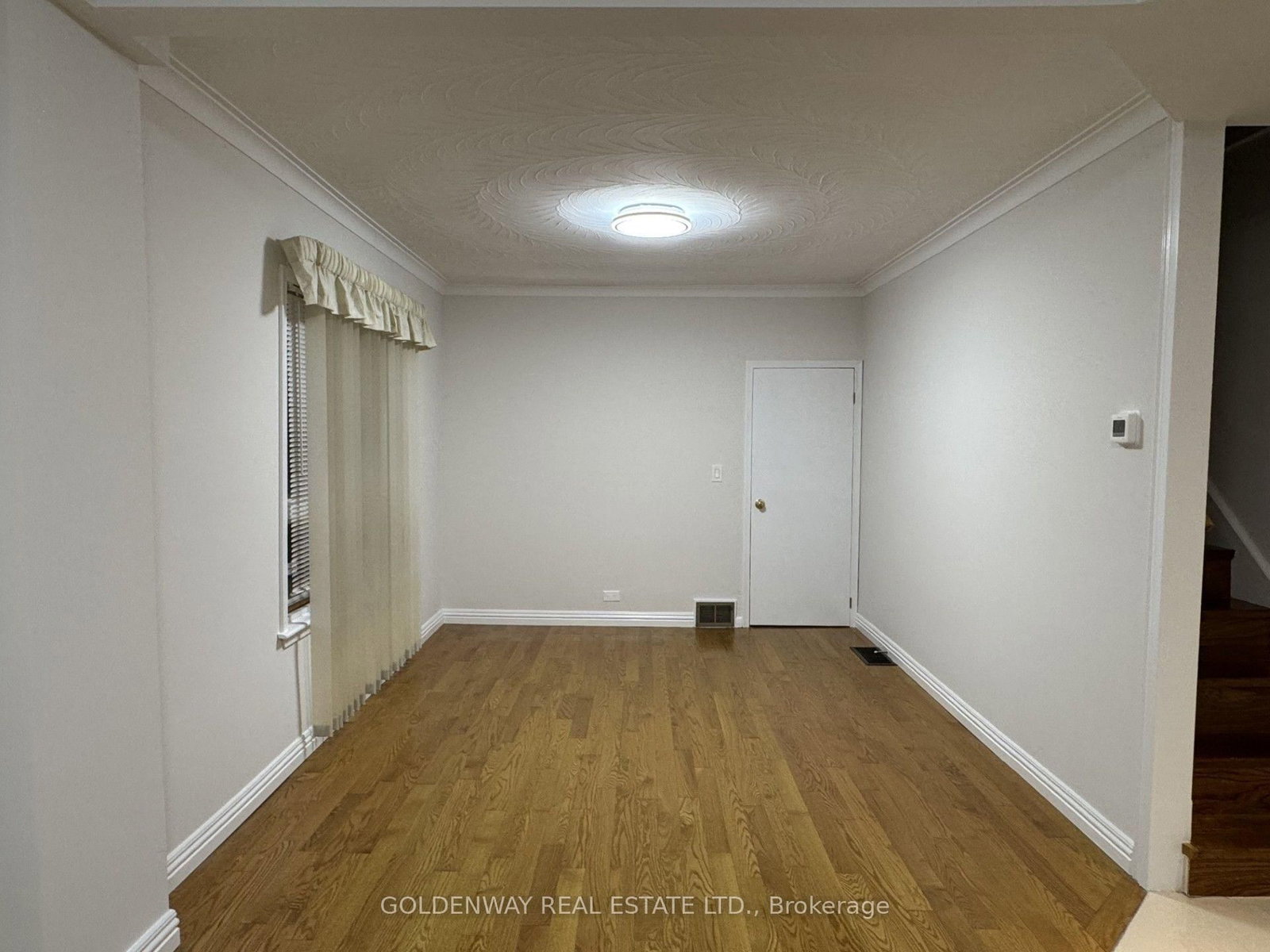 327 Springdale Boulevard • Toronto, ON photo 8