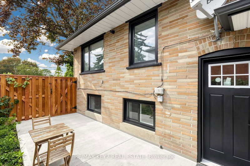 707 Walnut Street W
