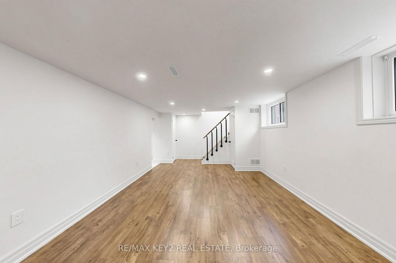 707 Walnut Street W
