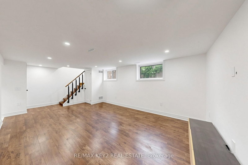 707 Walnut Street W