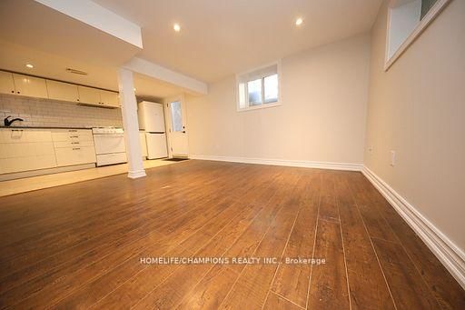 1444 Dundas Street E