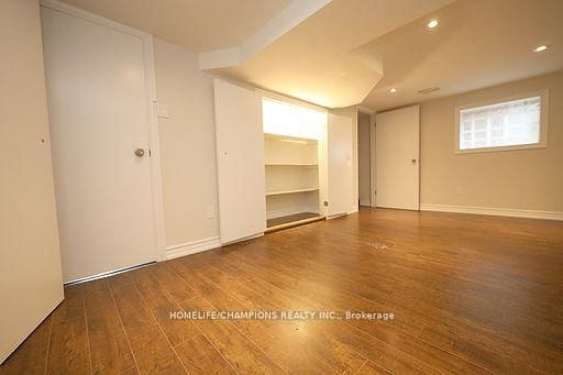 1444 Dundas Street E