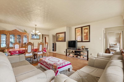 364 Bellamy Road N • Toronto, ON photo 5