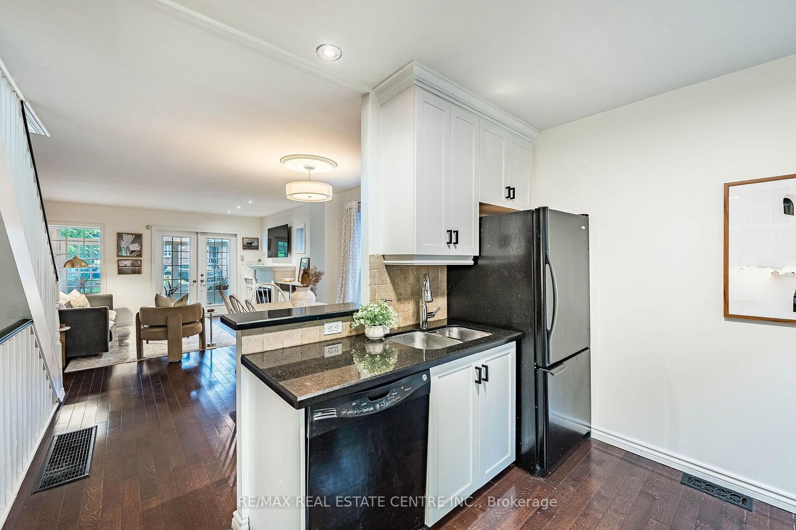 14 Wildwood Crescent • Toronto, ON photo 9