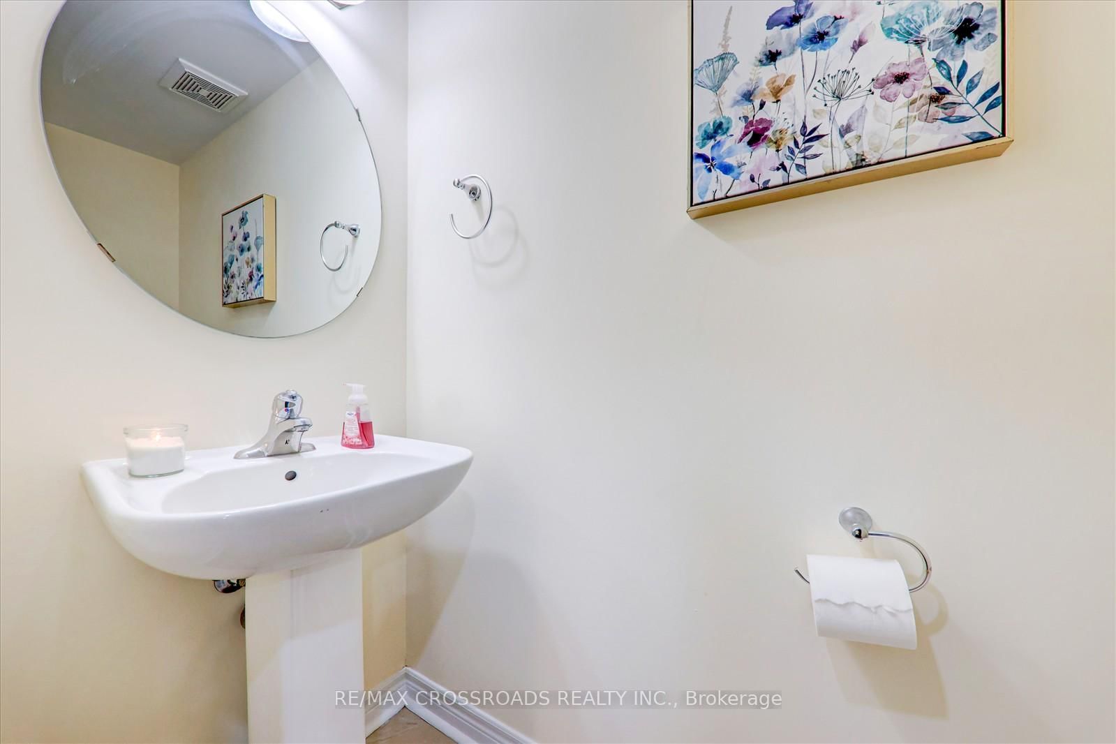 19 Kawneer Terrace • Toronto, ON photo 10
