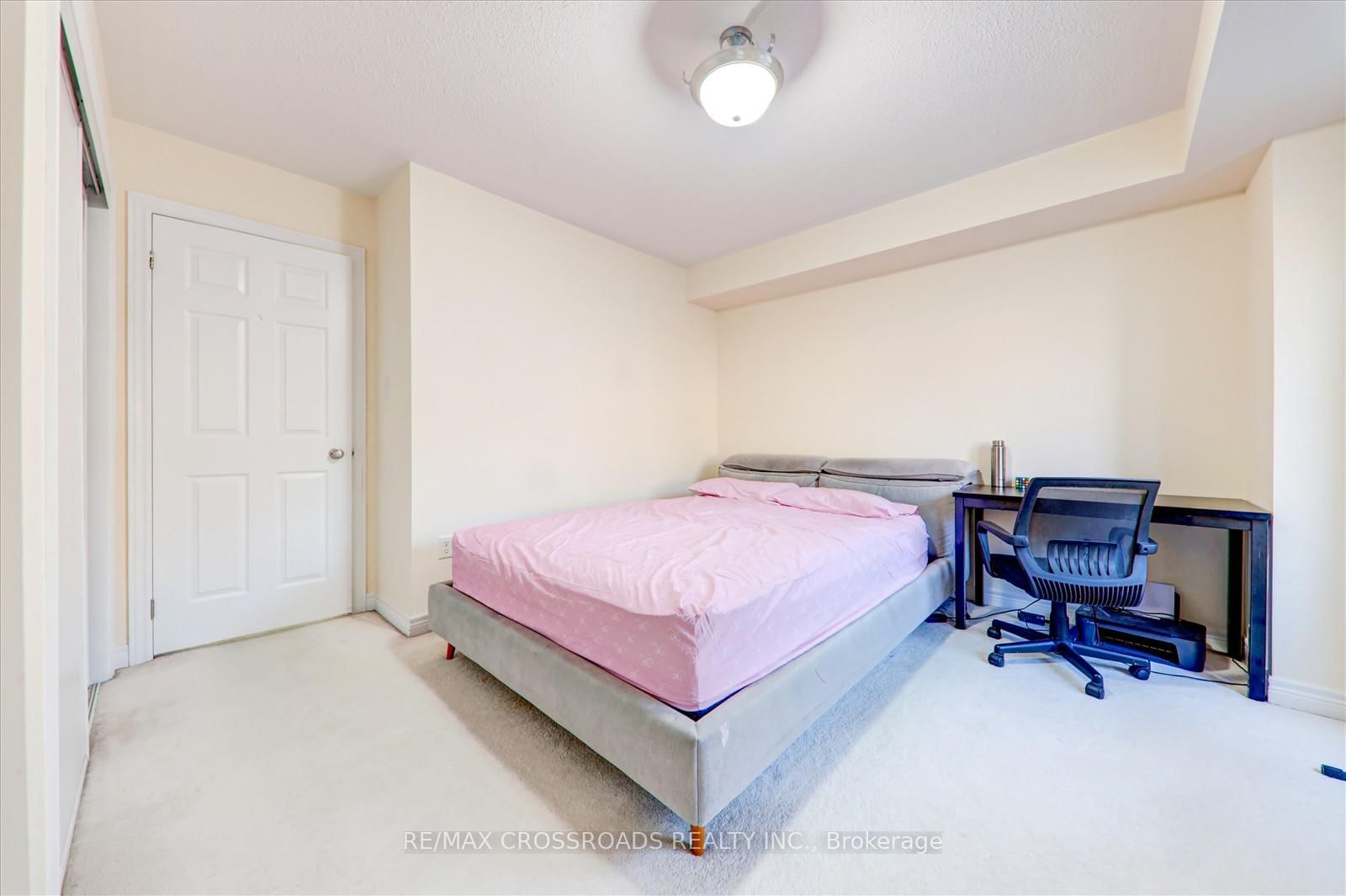 19 Kawneer Terrace • Toronto, ON photo 16