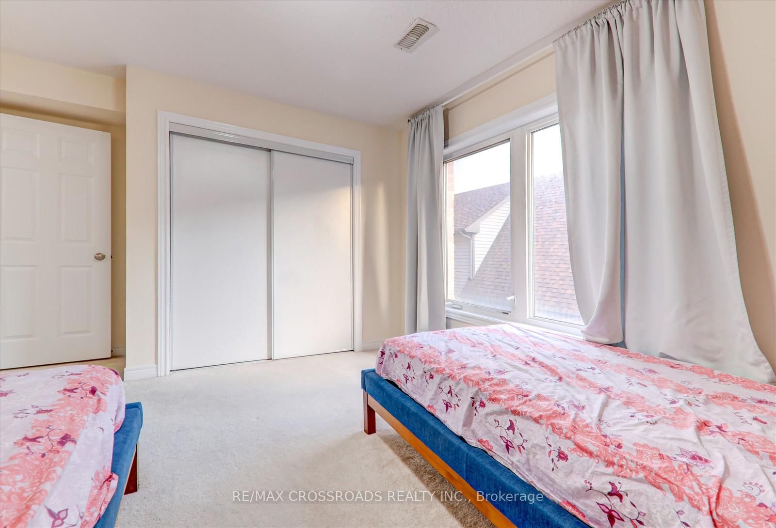 19 Kawneer Terrace • Toronto, ON photo 20