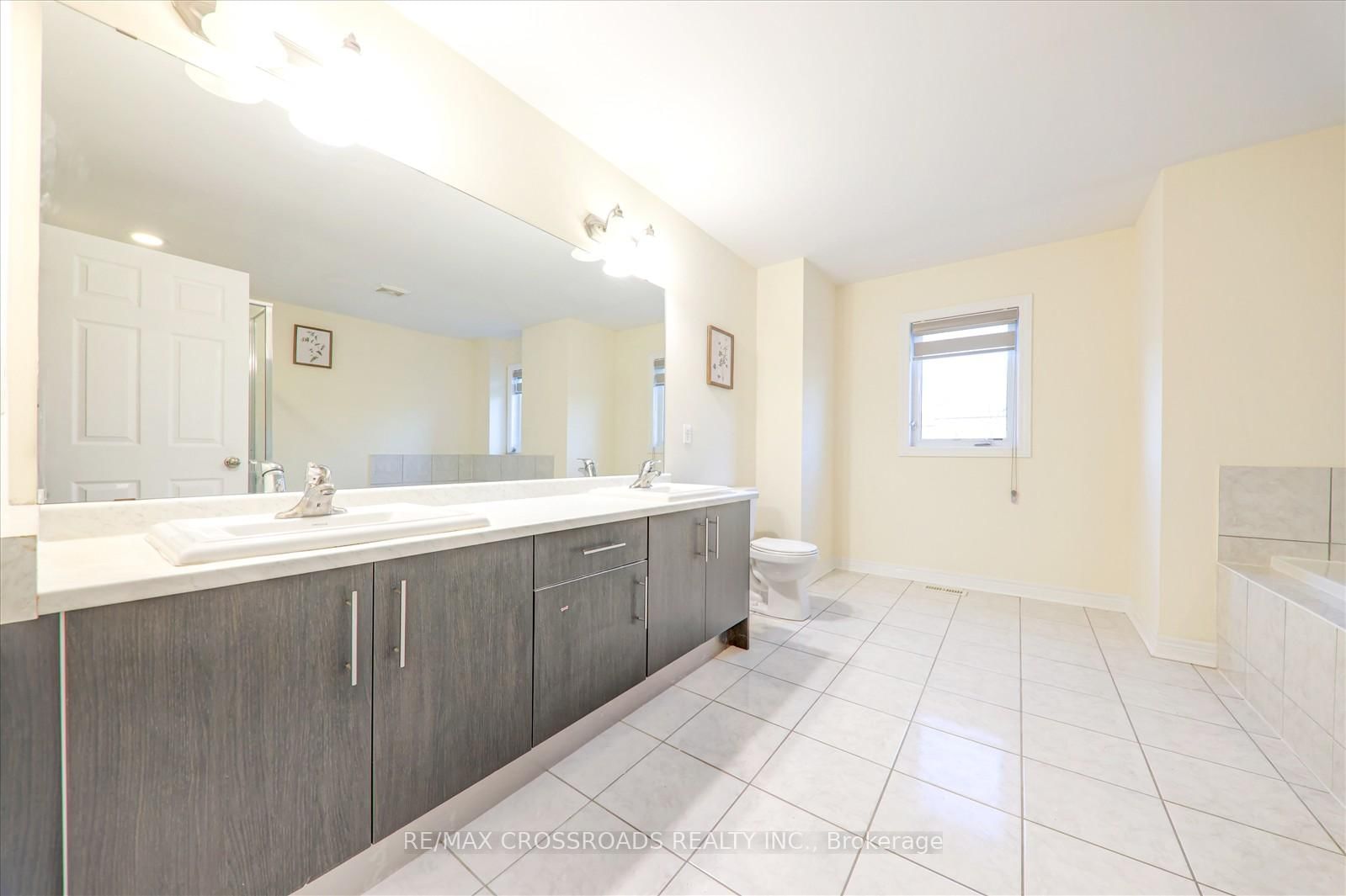 19 Kawneer Terrace • Toronto, ON photo 21