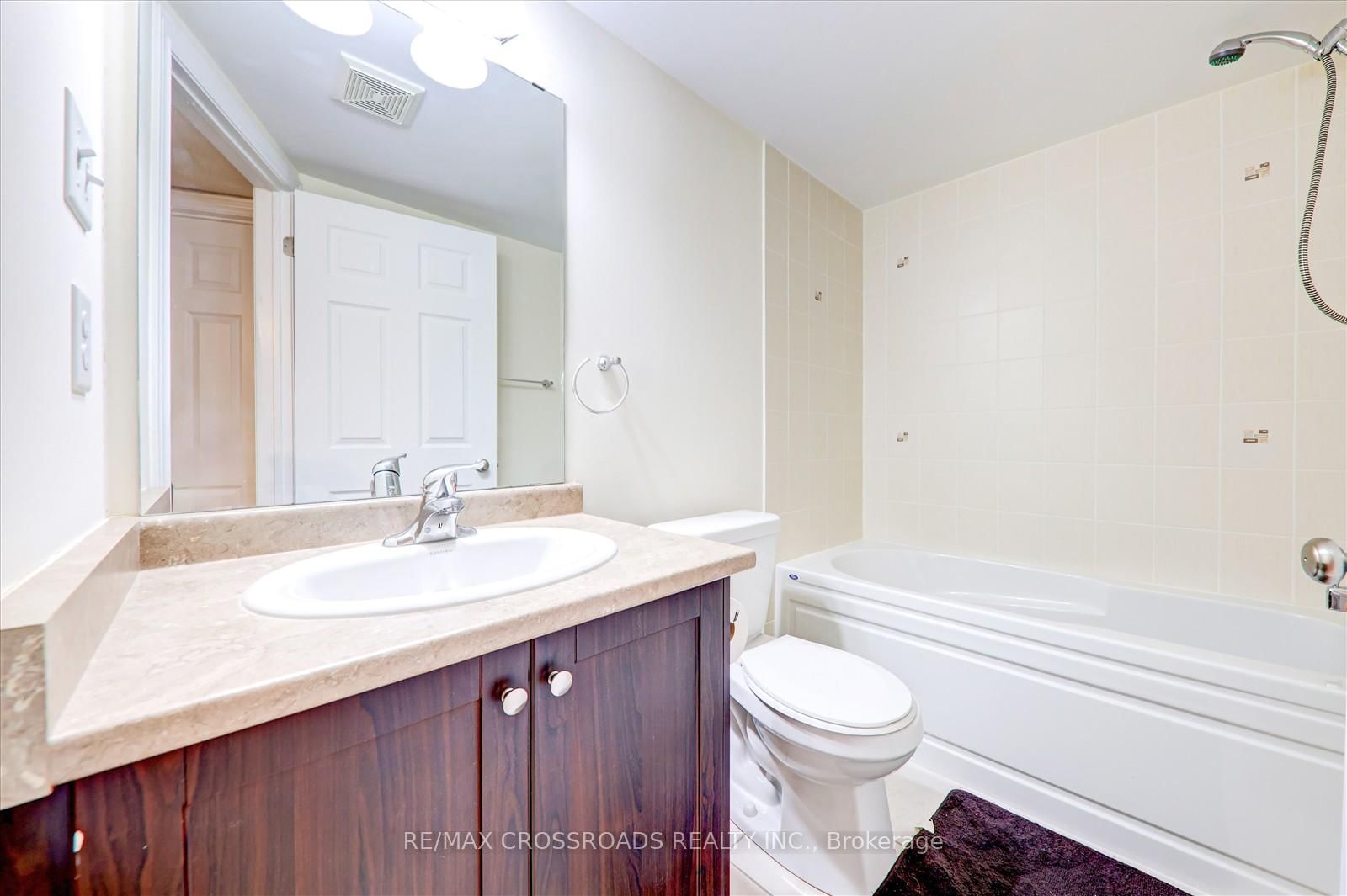 19 Kawneer Terrace • Toronto, ON photo 28