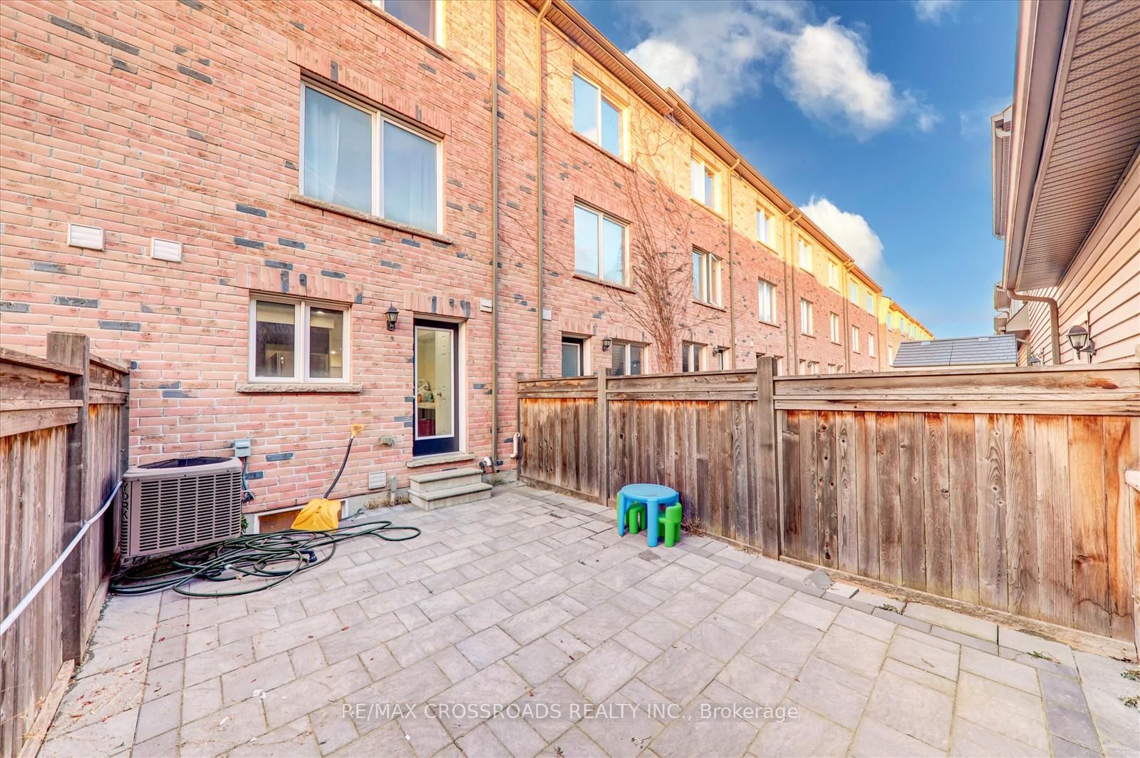 19 Kawneer Terrace • Toronto, ON photo 30