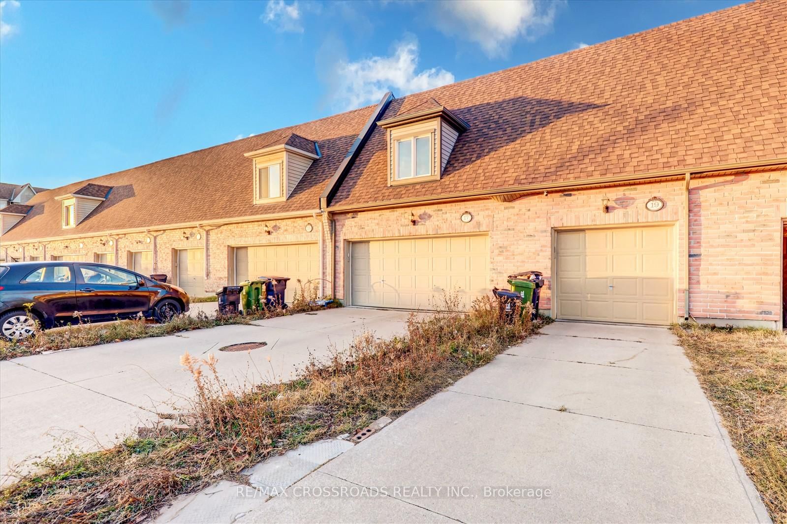 19 Kawneer Terrace • Toronto, ON photo 32