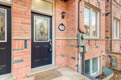 19 Kawneer Terrace • Toronto, ON photo 4
