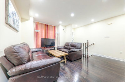 19 Kawneer Terrace • Toronto, ON photo 8