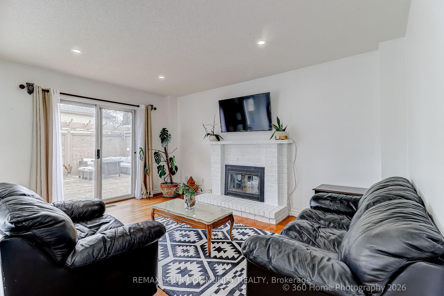 4 Mayflower Street S • Whitby, ON photo 5