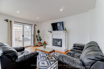 4 Mayflower Street S • Whitby, ON photo 5