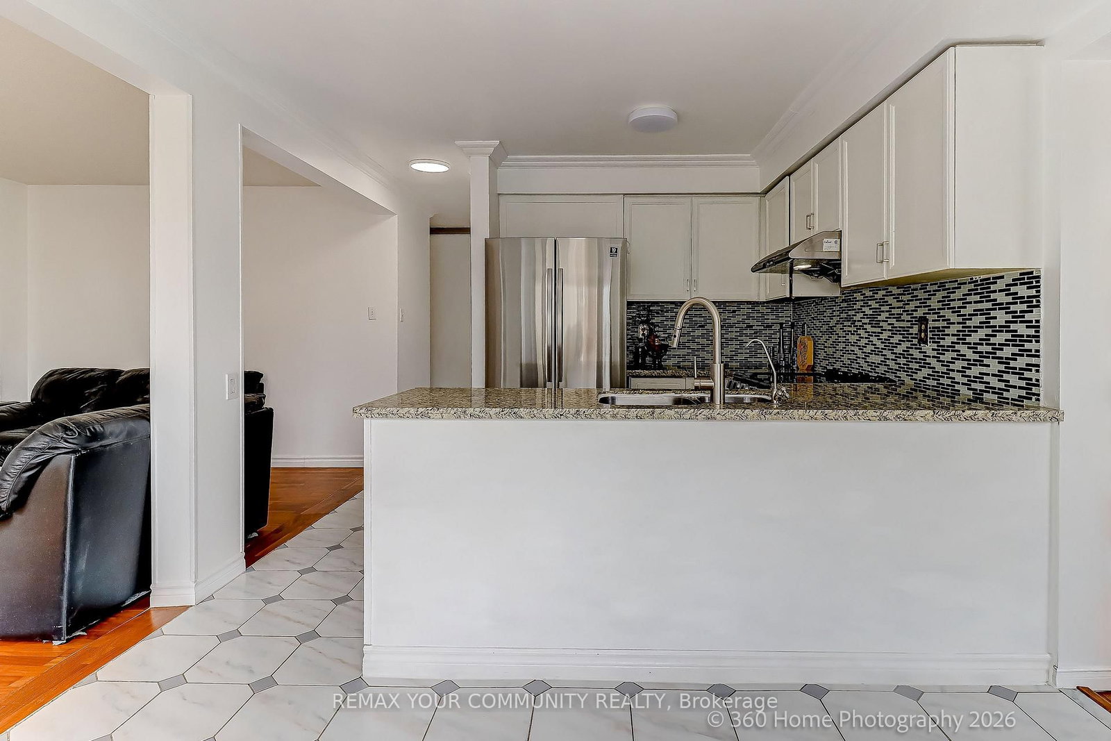4 Mayflower Street S • Whitby, ON photo 8