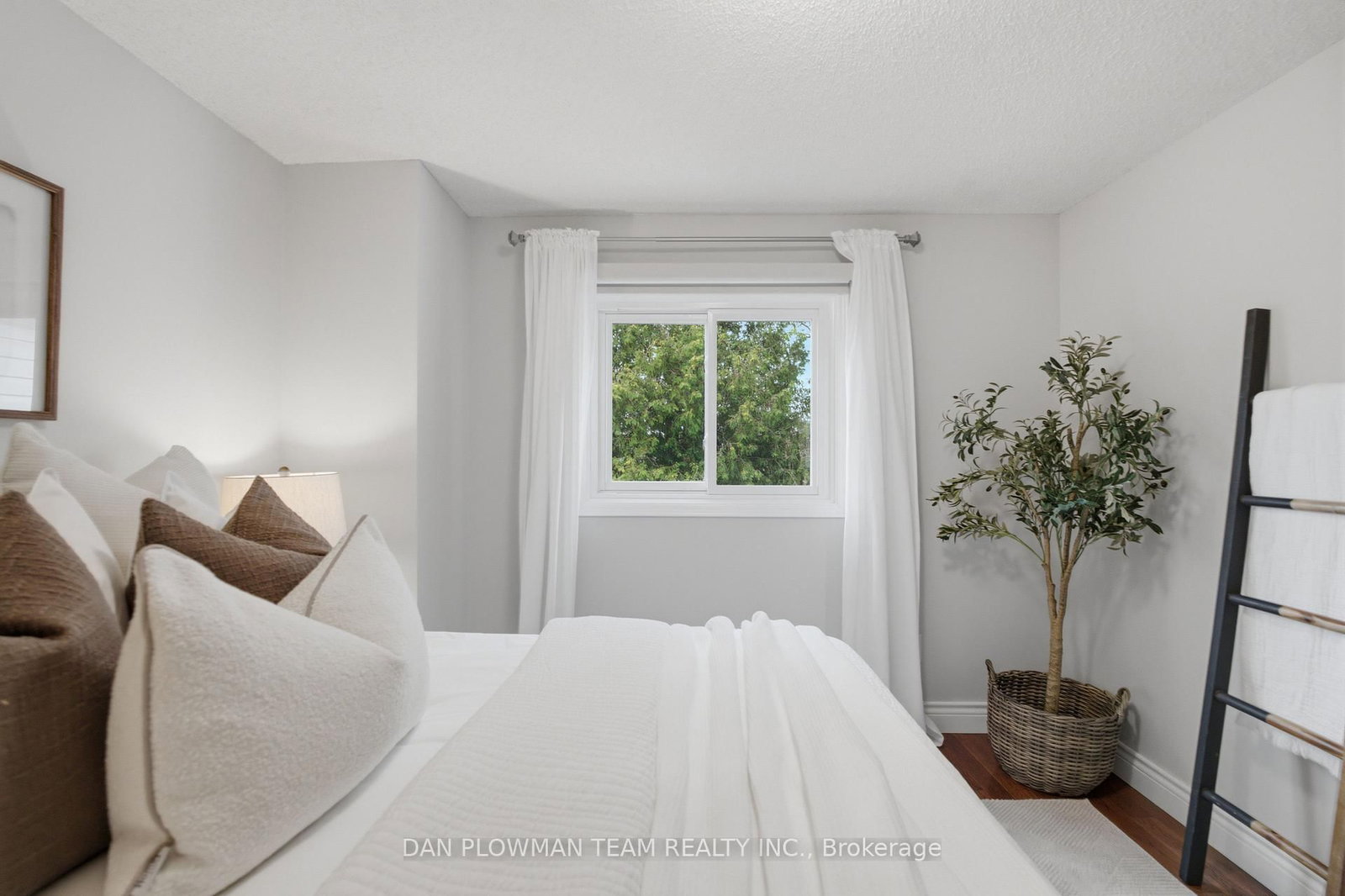 6 Saddlebrook Court • Clarington, ON photo 28