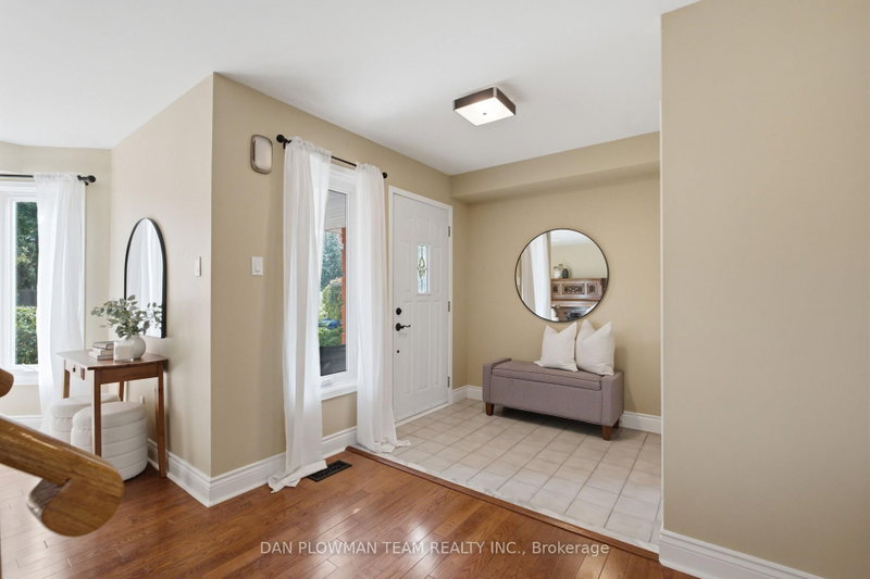 6 Saddlebrook Court