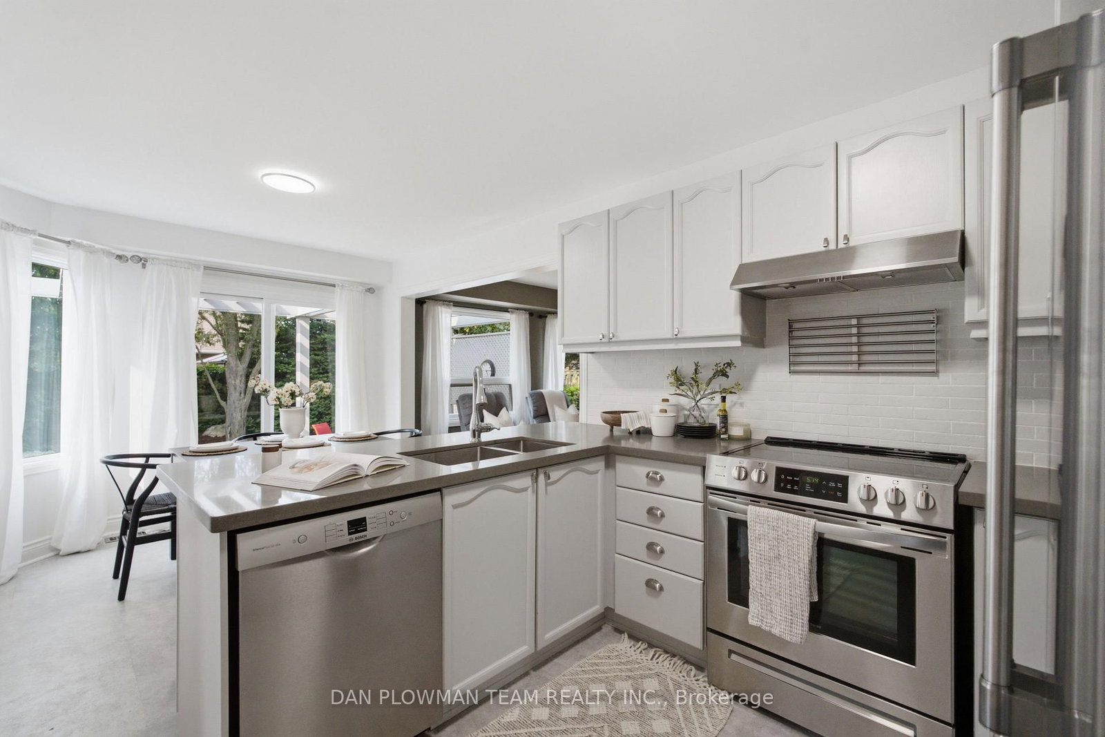 6 Saddlebrook Court • Clarington, ON photo 9