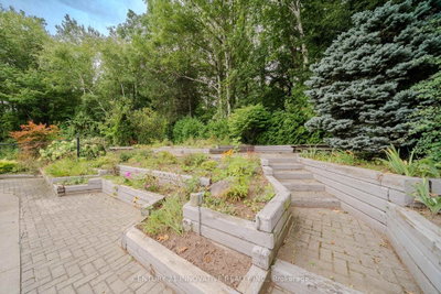 1058 Chelsea Court • Oshawa, ON photo 3