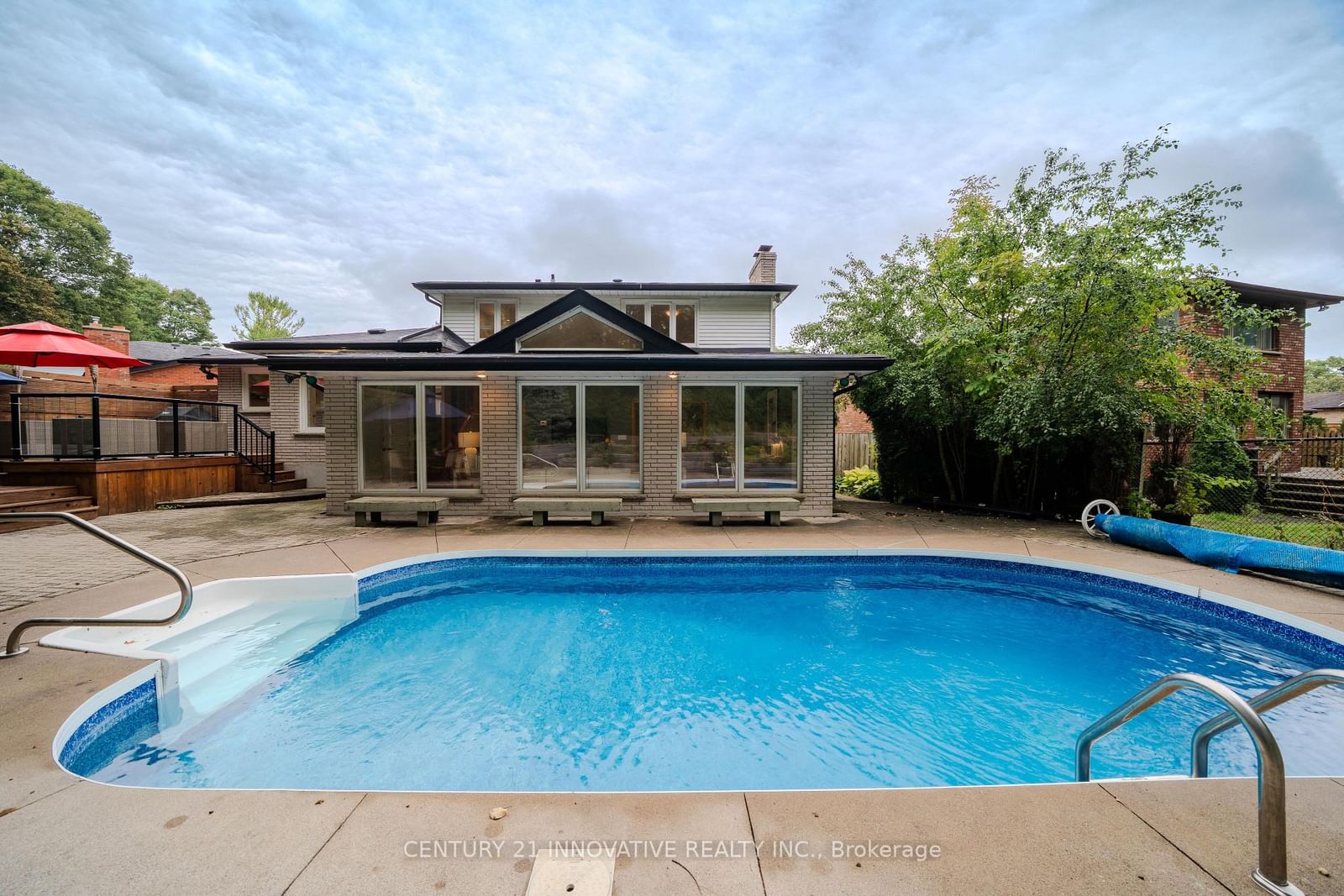 1058 Chelsea Court • Oshawa, ON photo 4