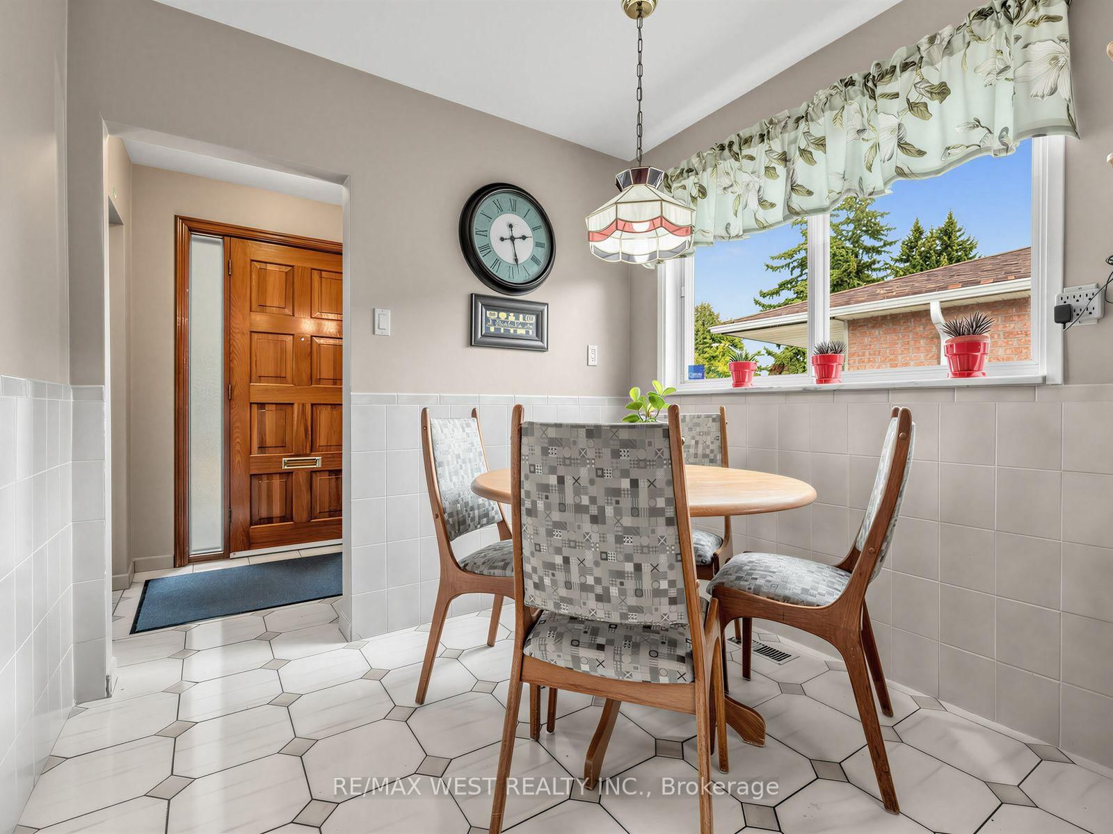407 Brimorton Drive • Toronto, ON photo 11