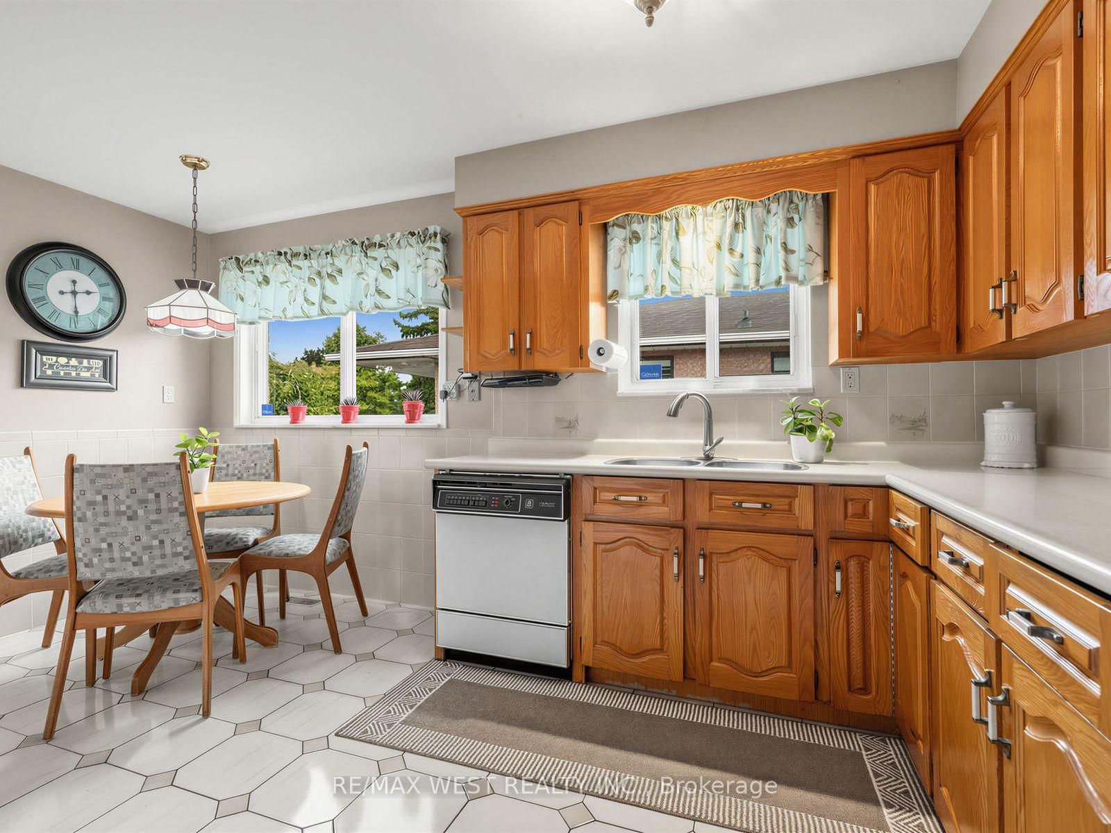 407 Brimorton Drive • Toronto, ON photo 14