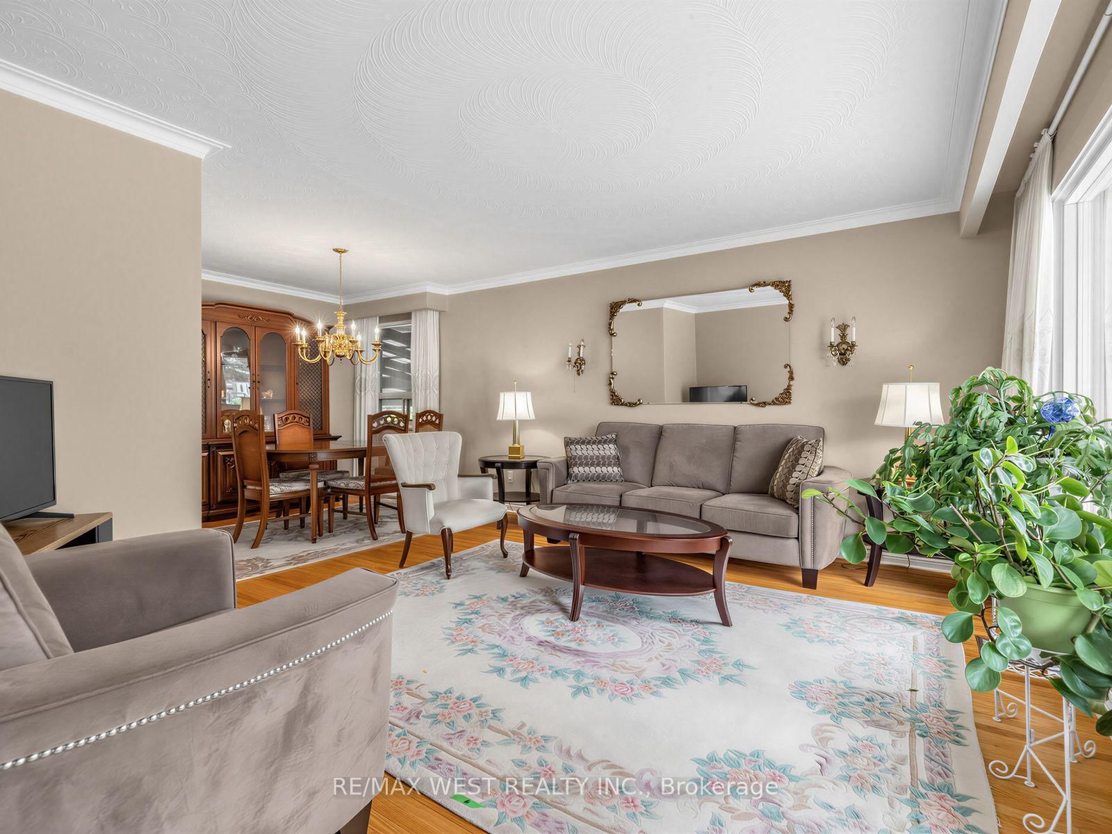 407 Brimorton Drive • Toronto, ON photo 3