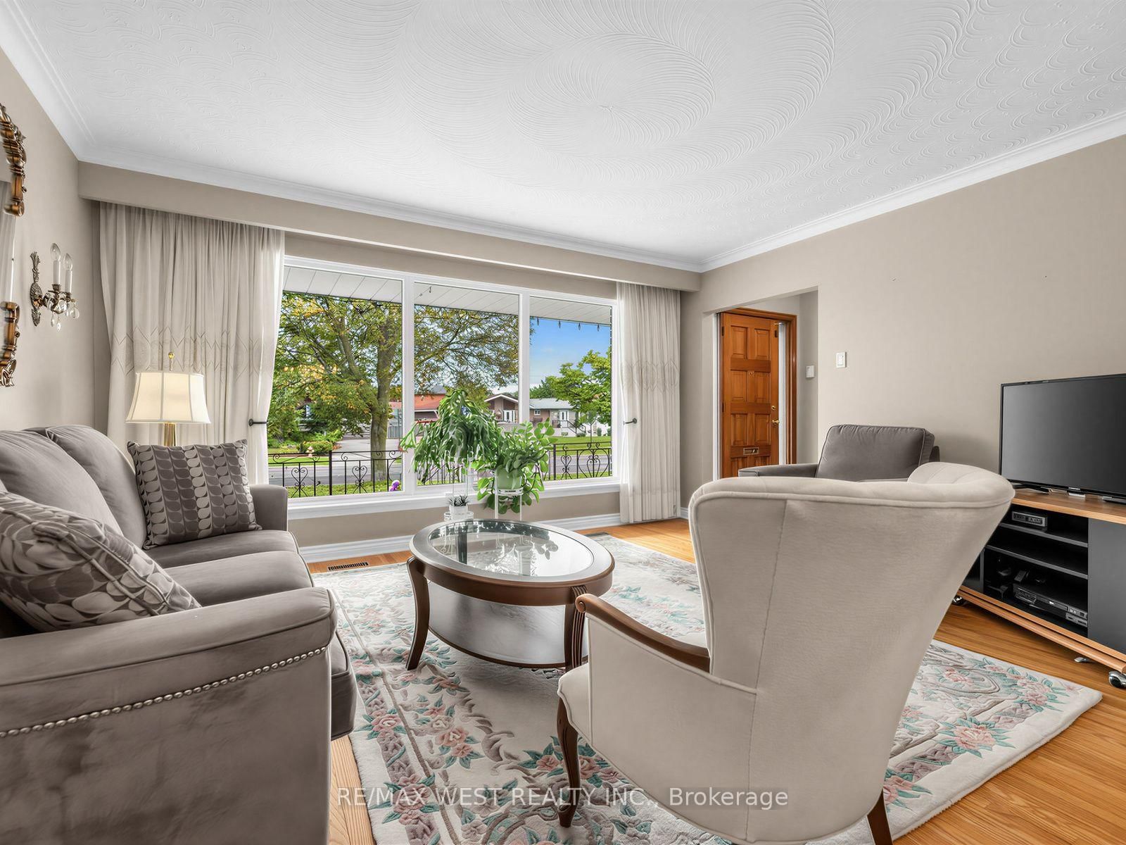 407 Brimorton Drive • Toronto, ON photo 8