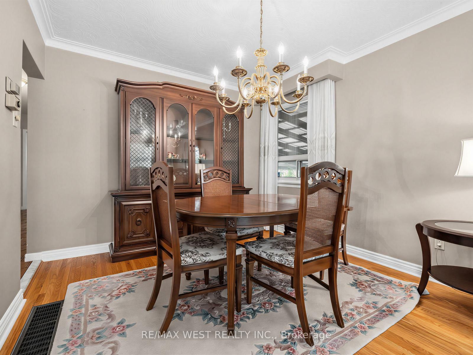 407 Brimorton Drive • Toronto, ON photo 9