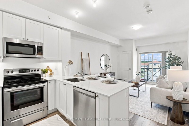 424 - 50 Lakebreeze Drive