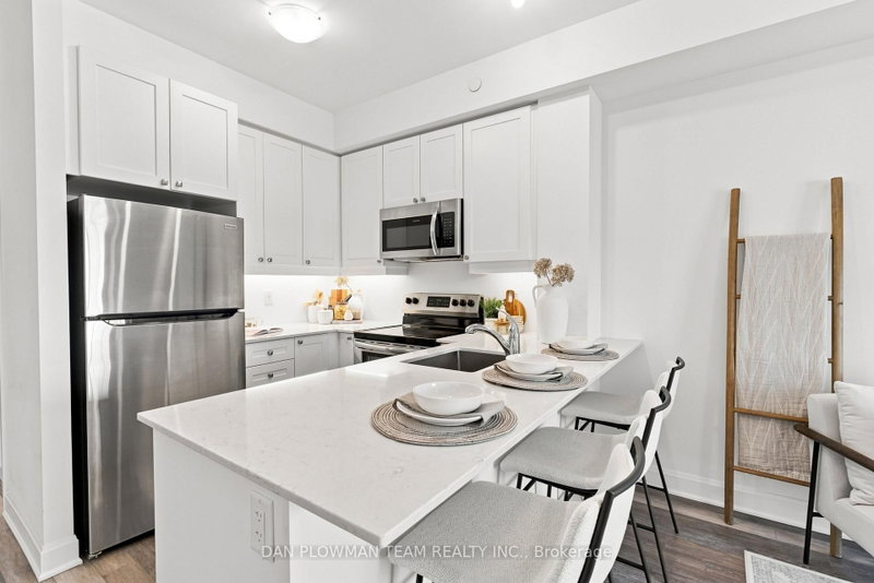 424 - 50 Lakebreeze Drive